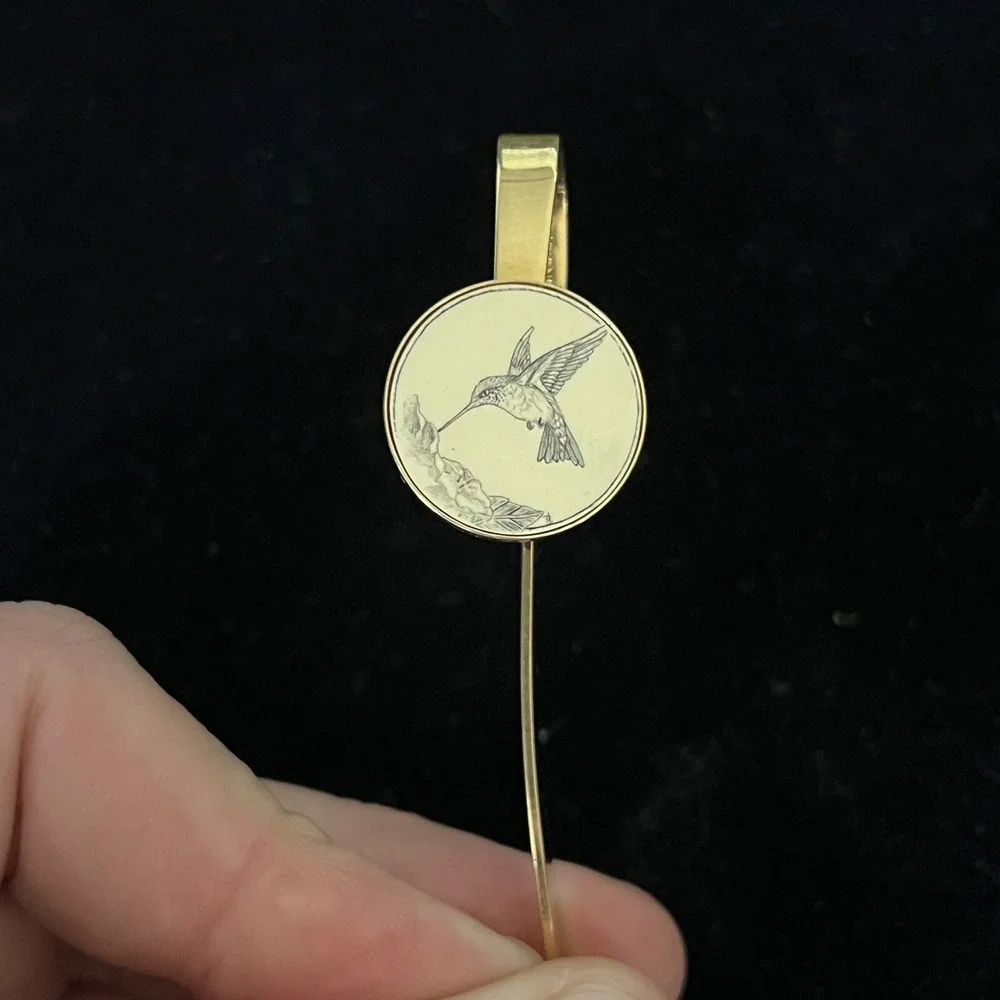 1991 DELART‎ Barlow Scrimshaw Happy Hummingbird Motif Brass Bookmark 3